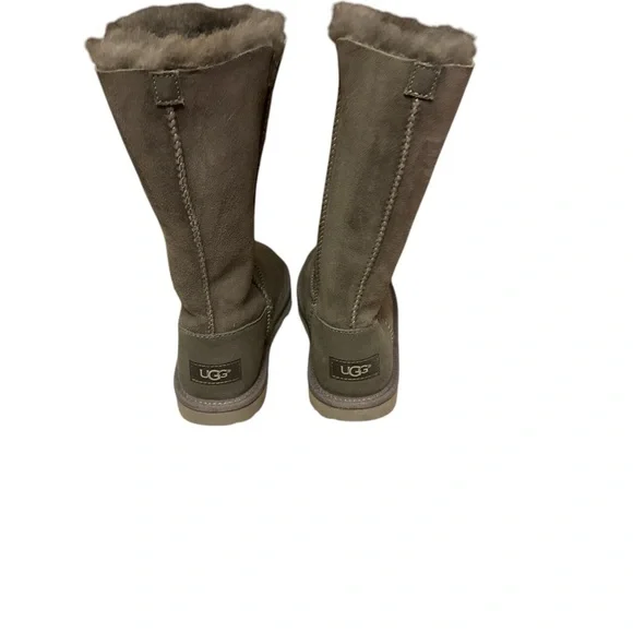 NIB Ugg Bailey button boots - Picture 3 of 6